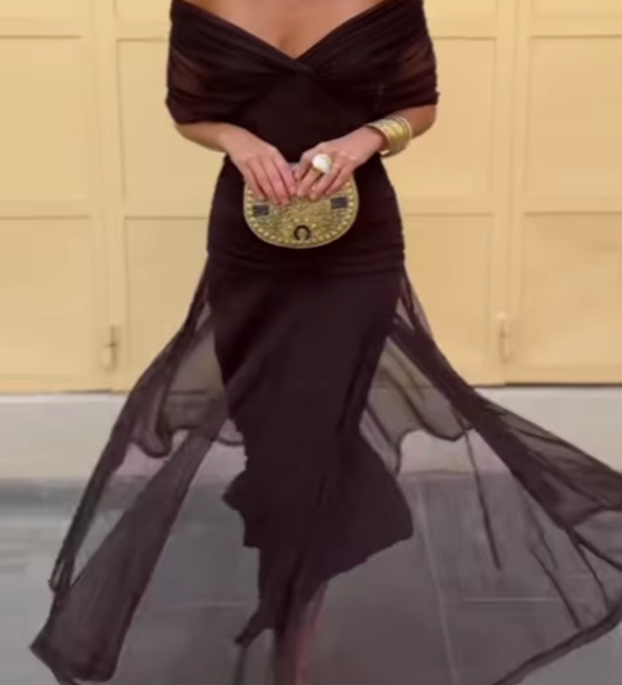 Louise | Elegáns Maxi Ünnepi Ruha V-alakú Kivágással