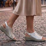 Hazel – Csillogó Elegancia Metálfényes Platinában