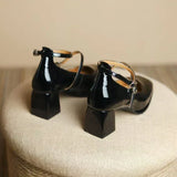 Elegáns bokapántos pumps