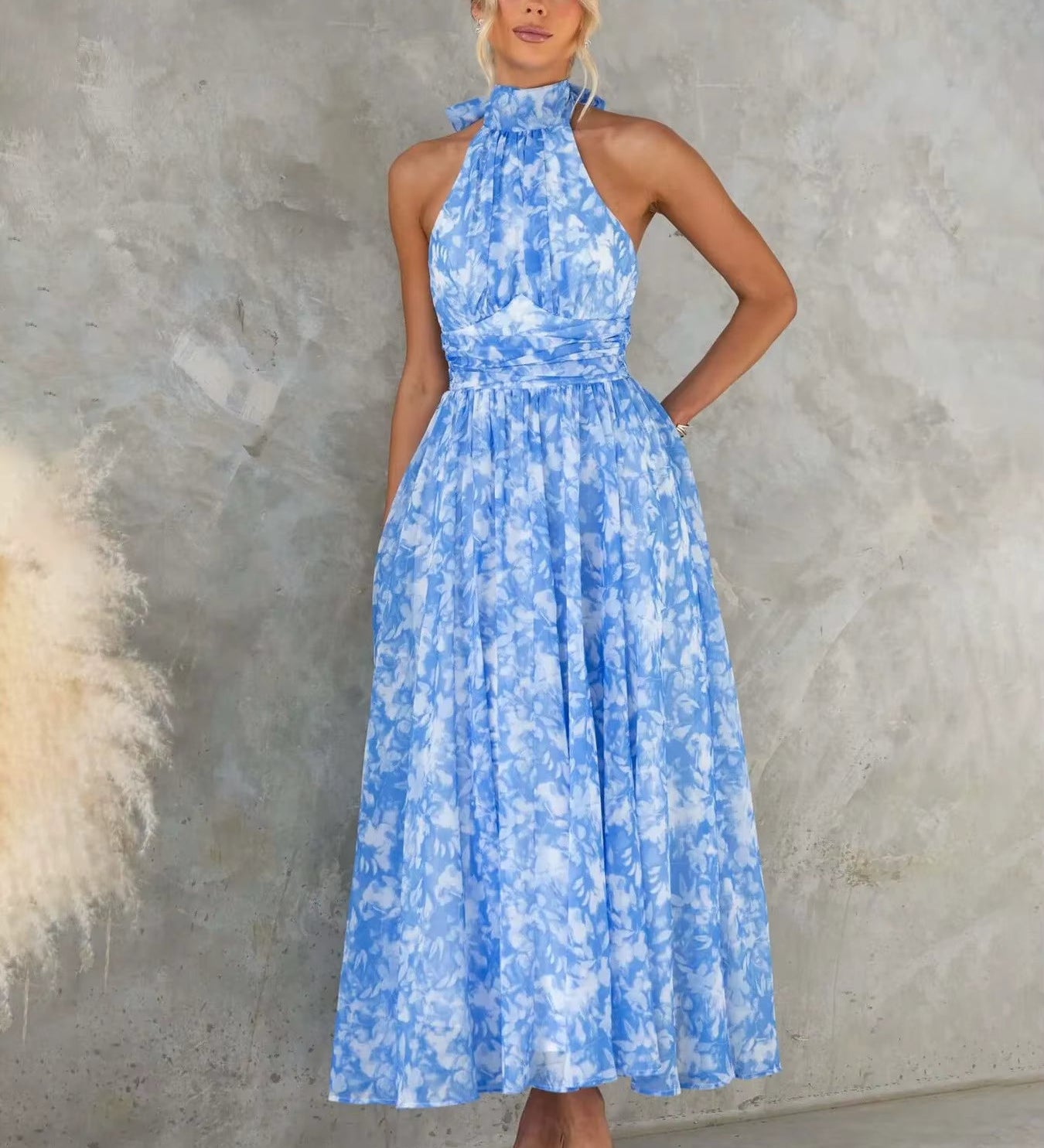 Esther | Vestido de Cuello Halter con Estampado de Acuarela